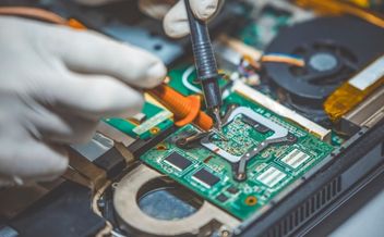 How computer repair services can save money with AI